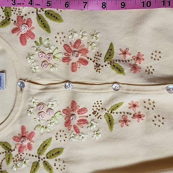 NWOT Roper yellow embroidered cardigan size large - Picture 15 of 17